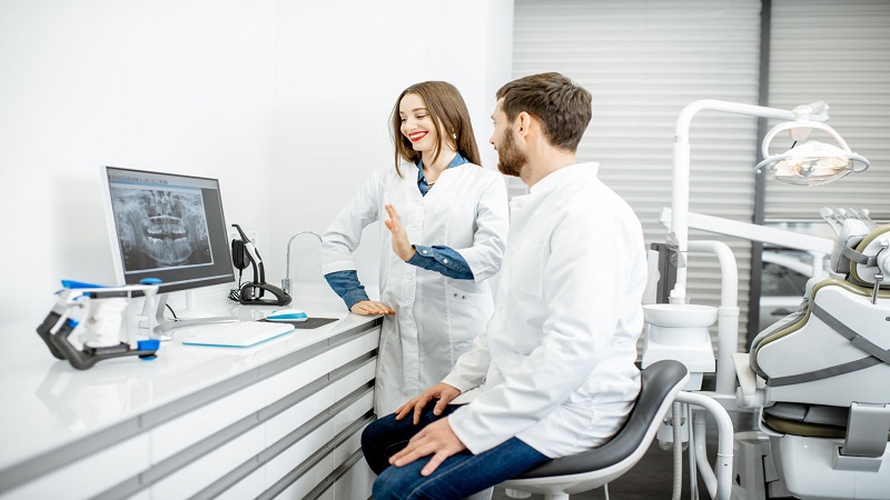 قیمت ایمپلنت اصفهان | بهترین ایمپلنت اصفهان | ایمپلنت دندان سوئیسی در اصفهان |  
 ویژگی‌های ایمپلنتولوژیست حرفه ای در اصفهان