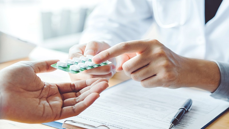 قیمت ایمپلنت اصفهان | بهترین ایمپلنت اصفهان | ایمپلنت دندان سوئیسی در اصفهان | راهنمای کامل در مورد نحوه مصرف داروهای پس از کاشت دندان