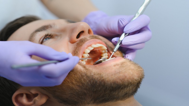 قیمت ایمپلنت اصفهان | بهترین ایمپلنت اصفهان | ایمپلنت دندان سوئیسی در اصفهان | فاصله بین کشیدن دندان و ایمپلنت چقدر باید باشد؟