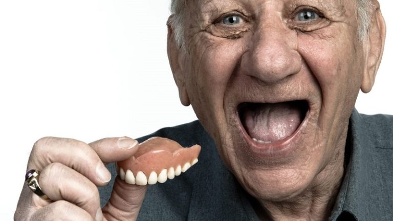 قیمت ایمپلنت اصفهان | بهترین ایمپلنت اصفهان | ایمپلنت دندان سوئیسی در اصفهان | بی دندانی و بلایی که سر زیبایی صورت می آورد !!!