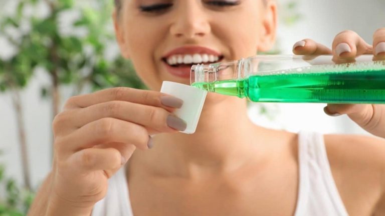 قیمت ایمپلنت اصفهان | بهترین ایمپلنت اصفهان | ایمپلنت دندان سوئیسی در اصفهان | ضرورت استفاده از دهانشویه برای افرادی که ایمپلنت کرده اند :