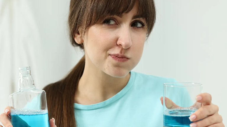 قیمت ایمپلنت اصفهان | بهترین ایمپلنت اصفهان | ایمپلنت دندان سوئیسی در اصفهان | چند ساعت بعد از ایمپلنت می‌توان از دهانشویه استفاده کرد؟